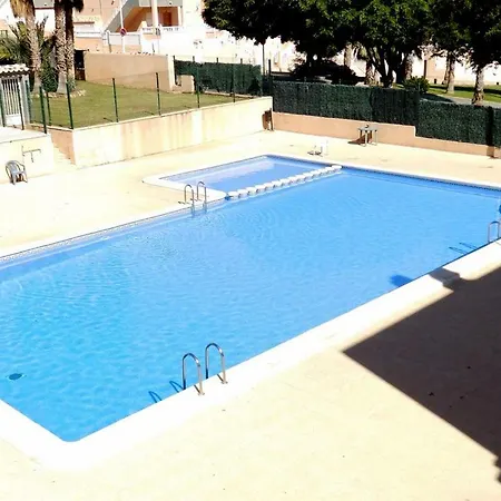 Apartamento Bungalow With A Pool By The Sea